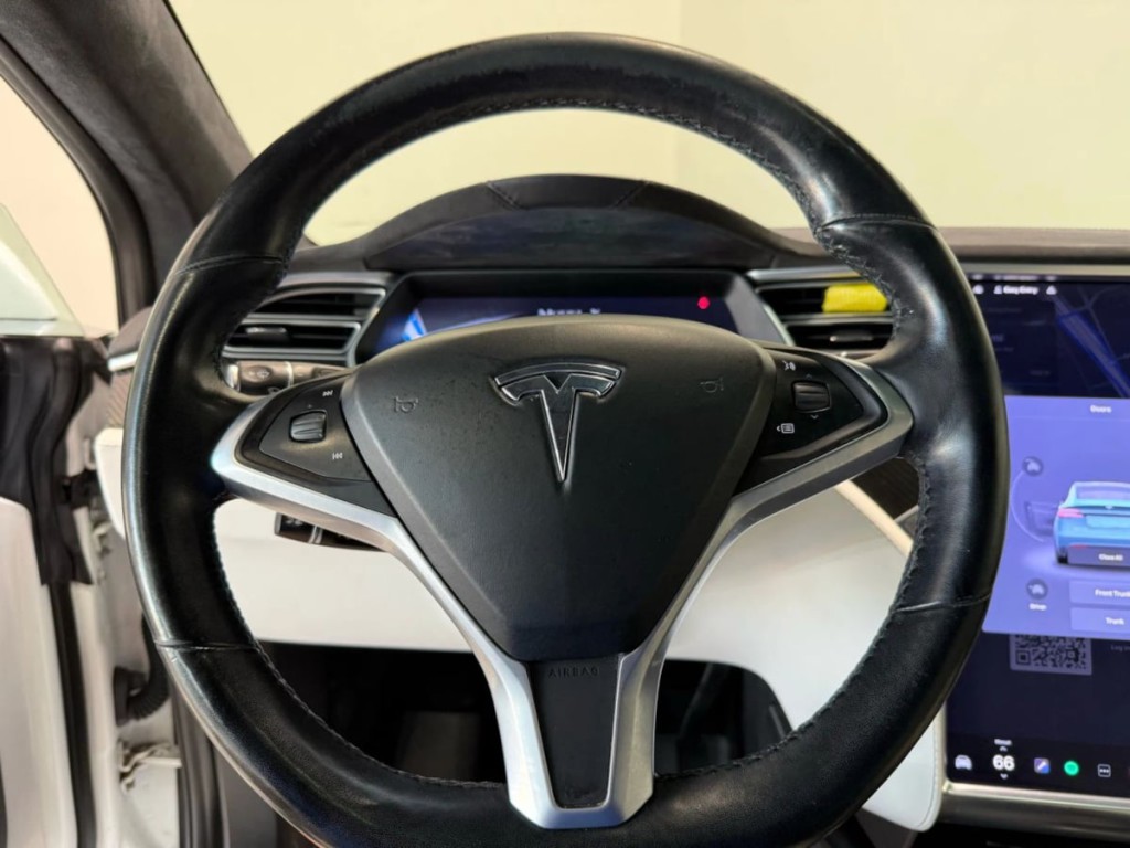 2017 Tesla Model X Image 17