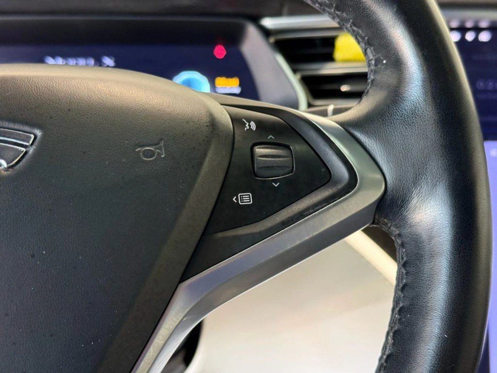 2017 Tesla Model X Image 19