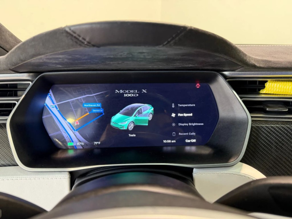 2017 Tesla Model X Image 20