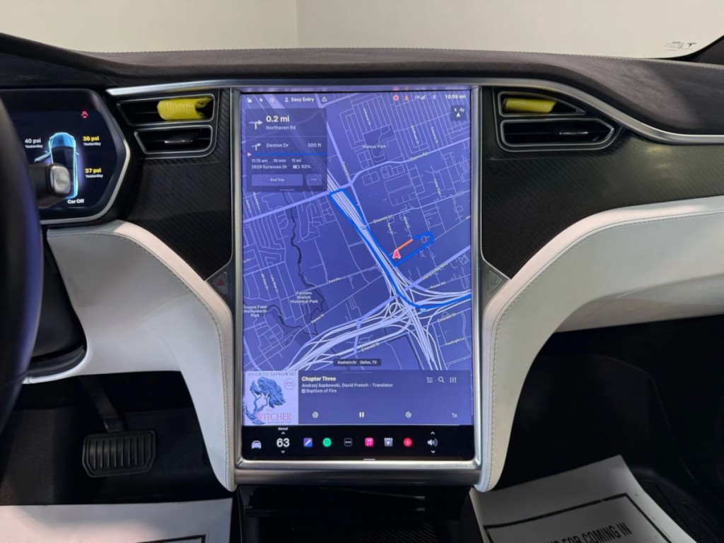 2017 Tesla Model X Image 22