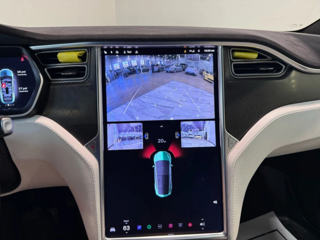2017 Tesla Model X Image 23