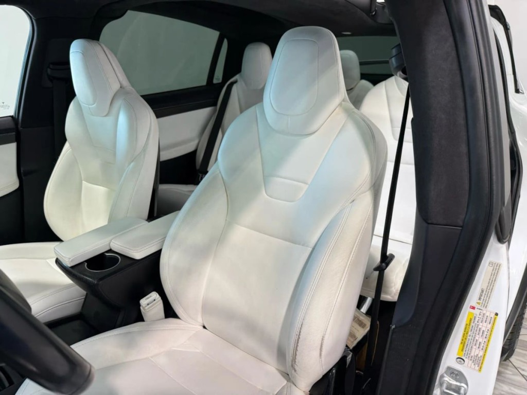 2017 Tesla Model X Image 24