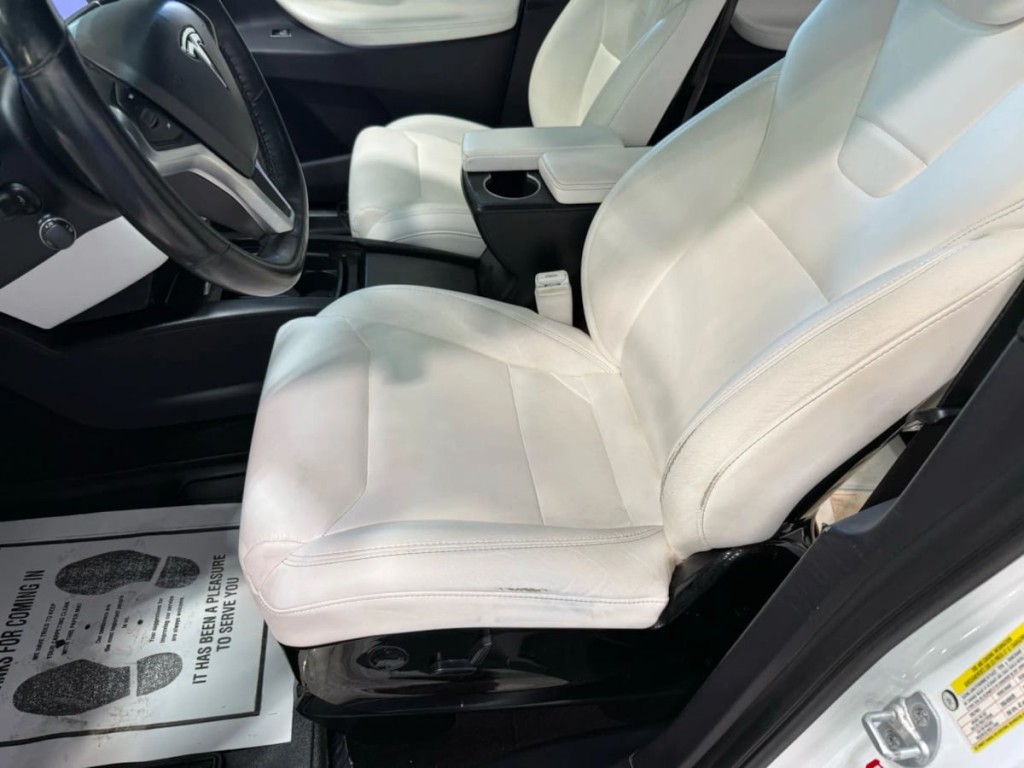 2017 Tesla Model X Image 25