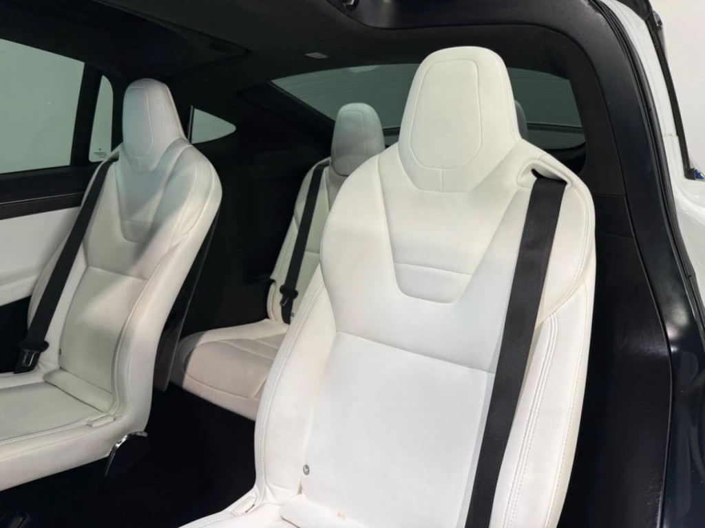 2017 Tesla Model X Image 26