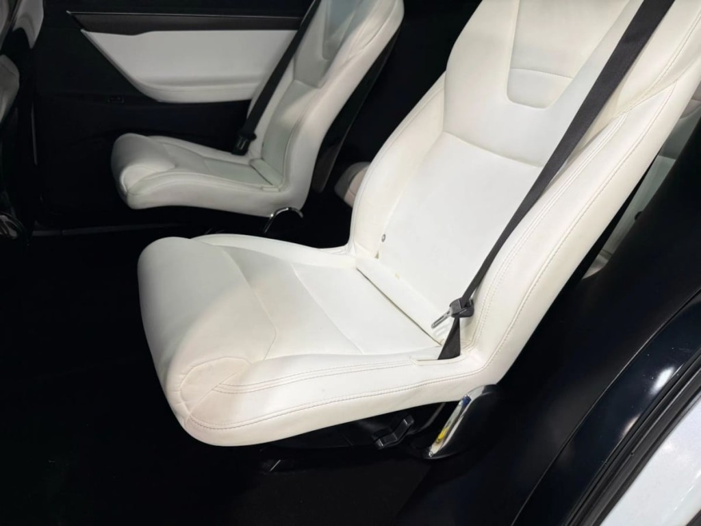 2017 Tesla Model X Image 27