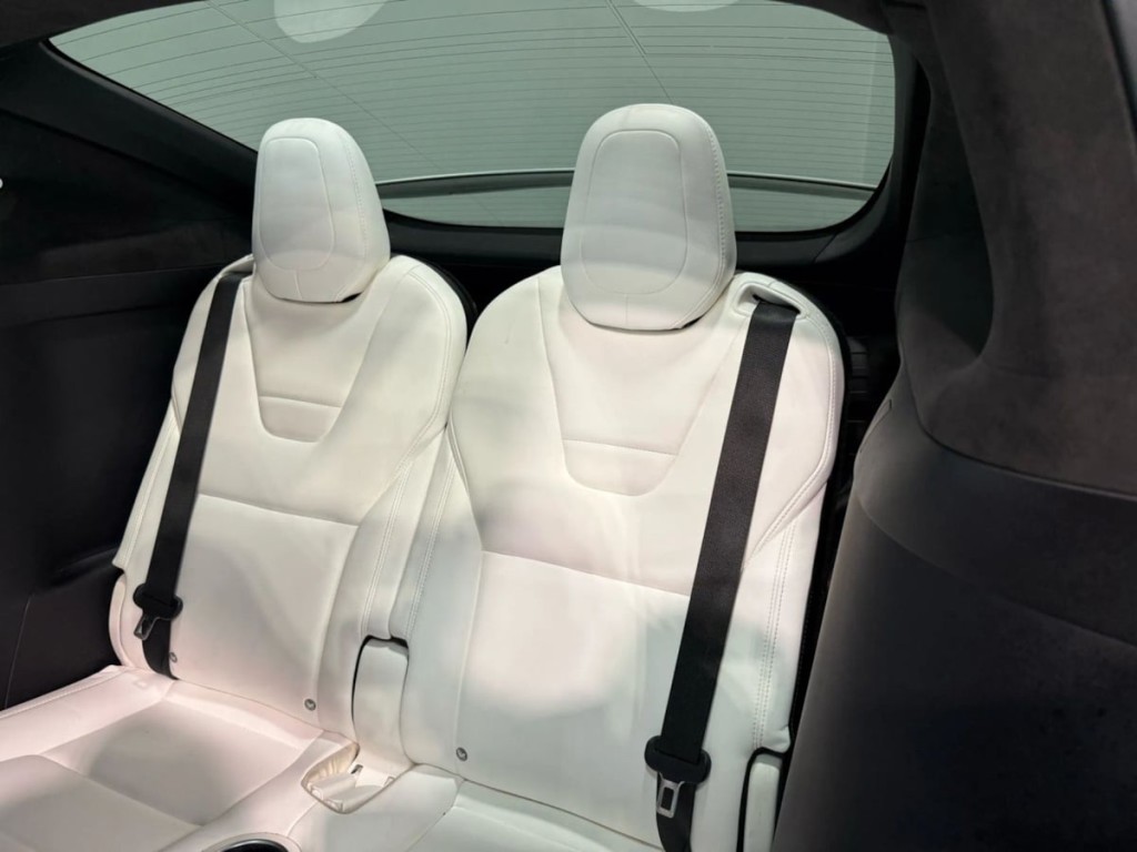 2017 Tesla Model X Image 28