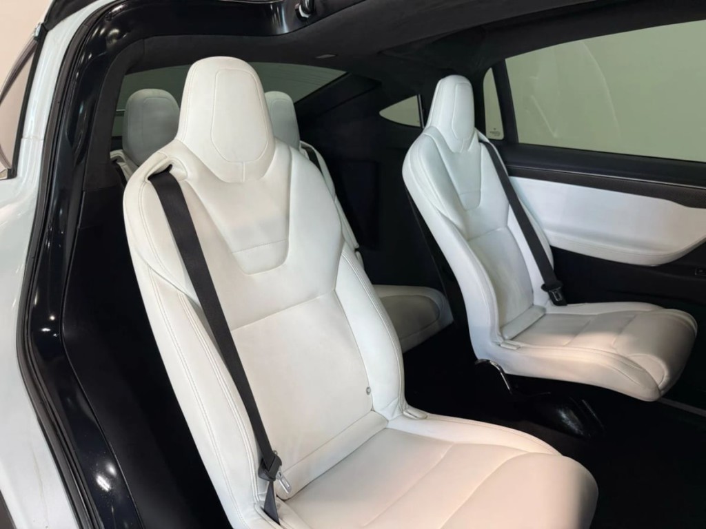 2017 Tesla Model X Image 33