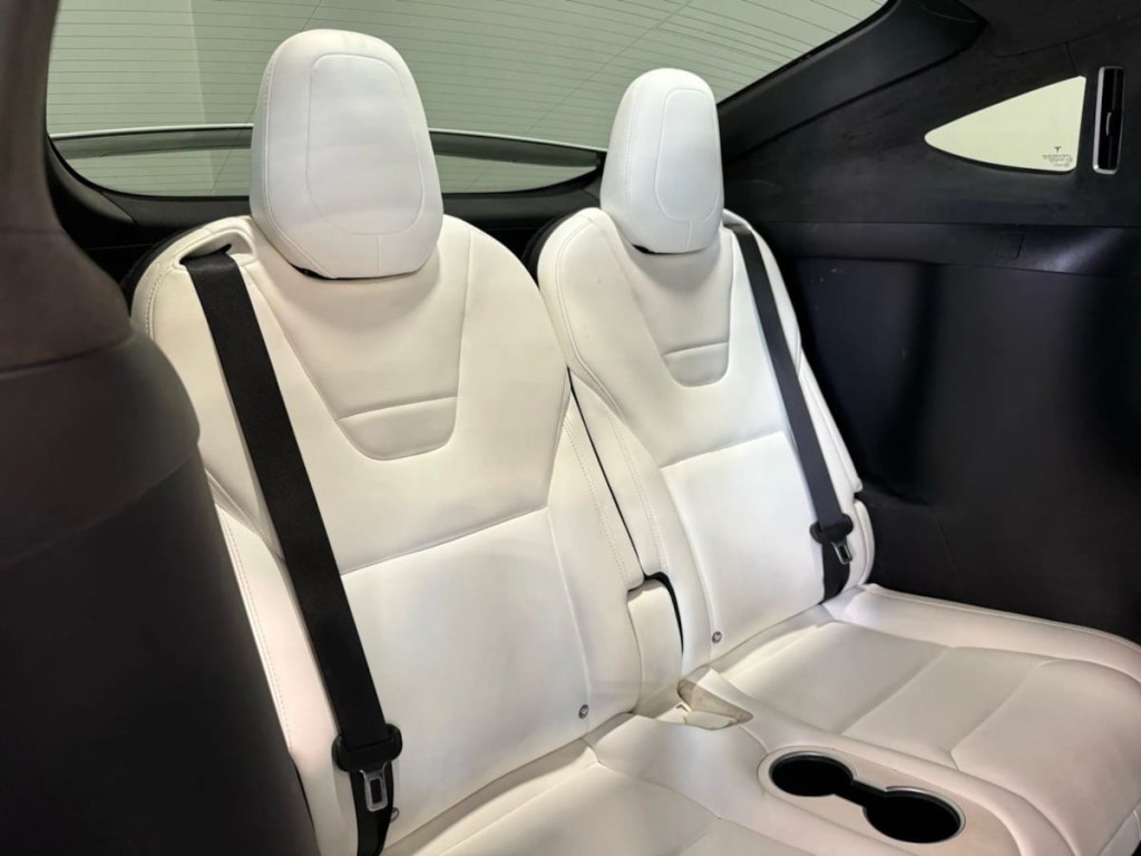 2017 Tesla Model X Image 35