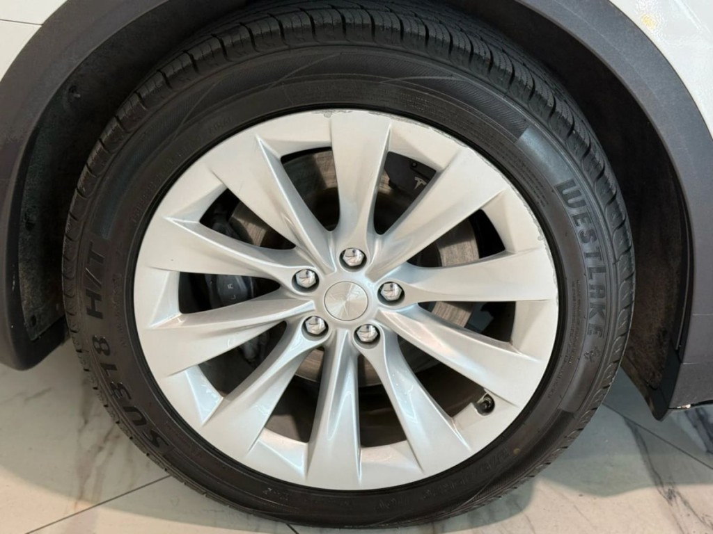 2017 Tesla Model X Image 37