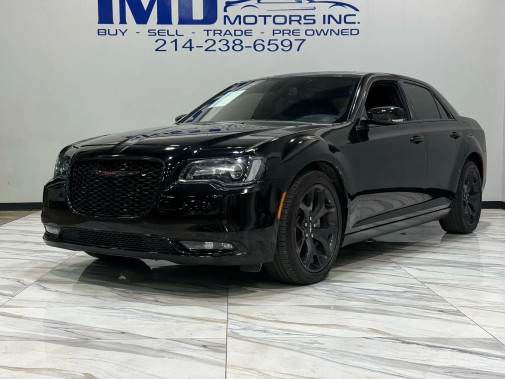2023 Chrysler 300 Image 2