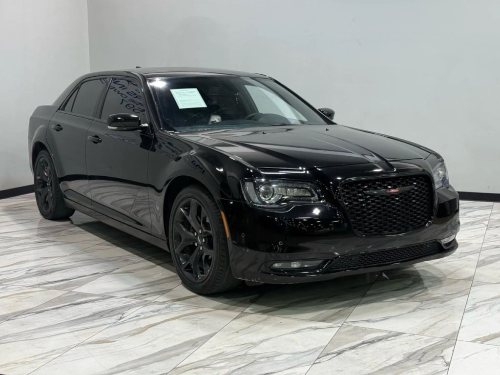 2023 Chrysler 300 Image 4