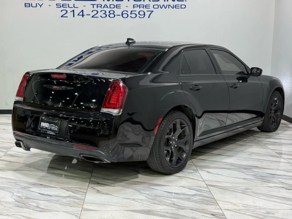 2023 Chrysler 300 Image 6