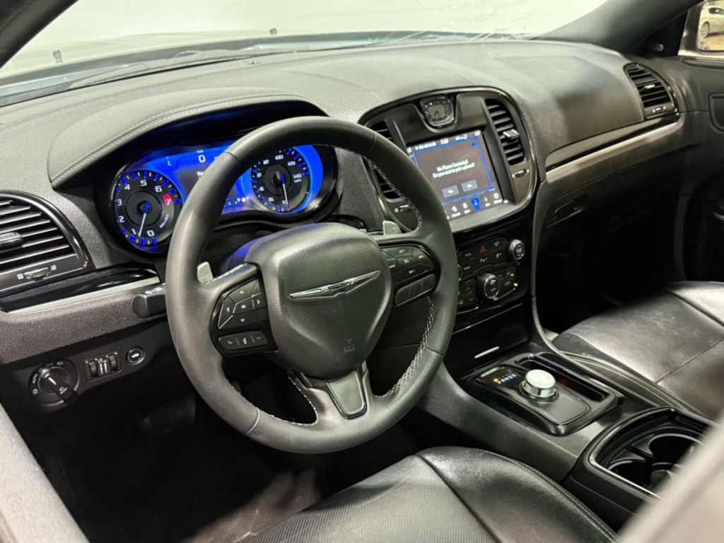 2023 Chrysler 300 Image 13