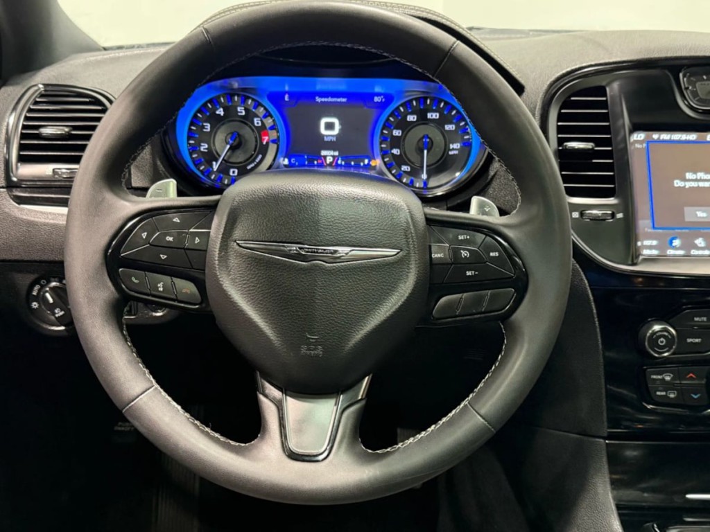2023 Chrysler 300 Image 15