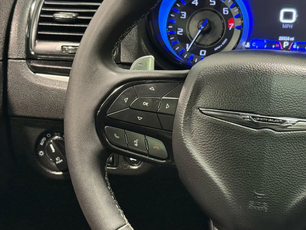 2023 Chrysler 300 Image 16