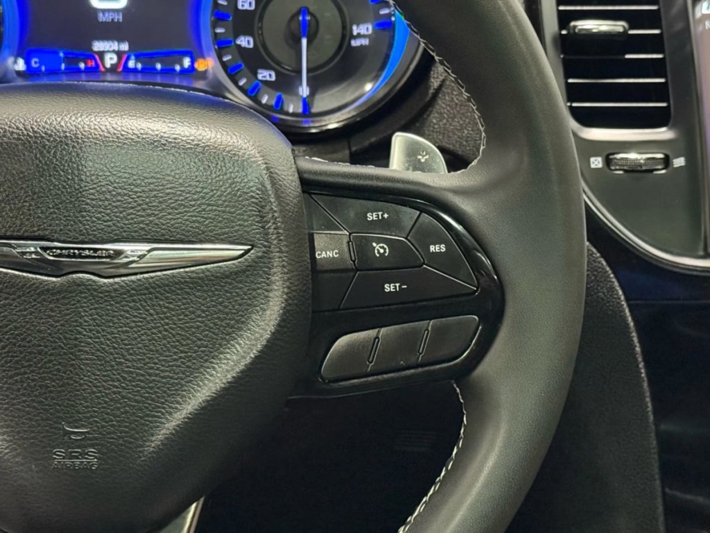 2023 Chrysler 300 Image 17