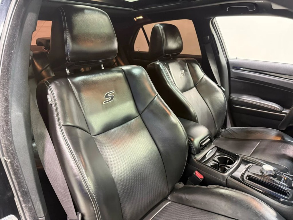 2023 Chrysler 300 Image 29