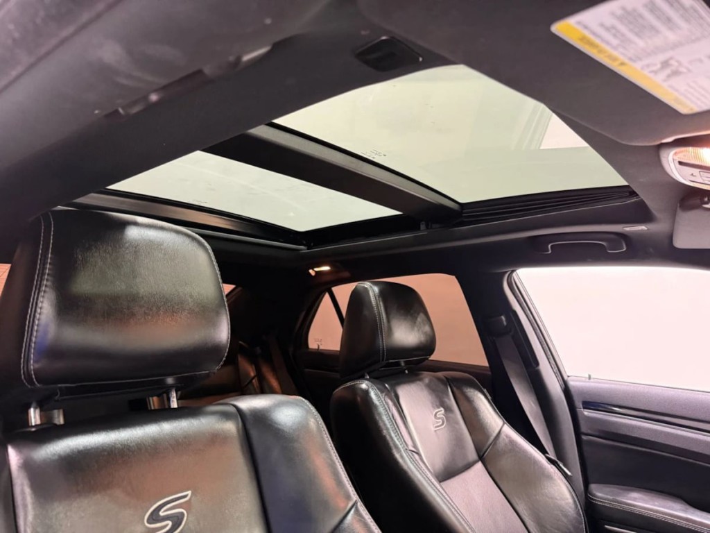 2023 Chrysler 300 Image 31