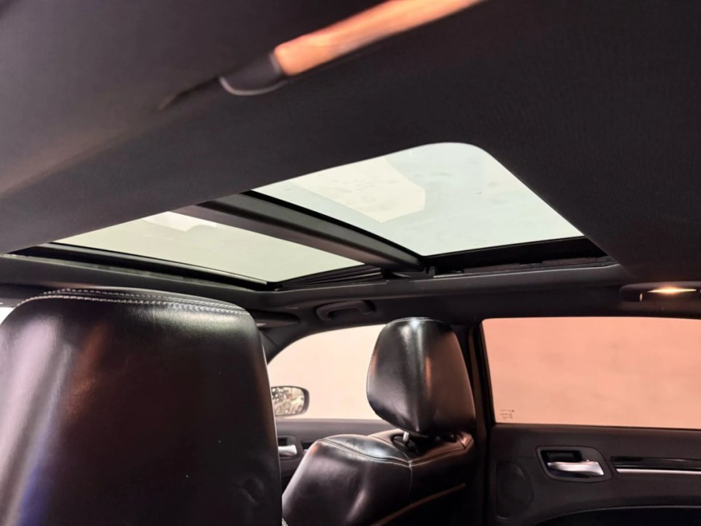 2023 Chrysler 300 Image 35