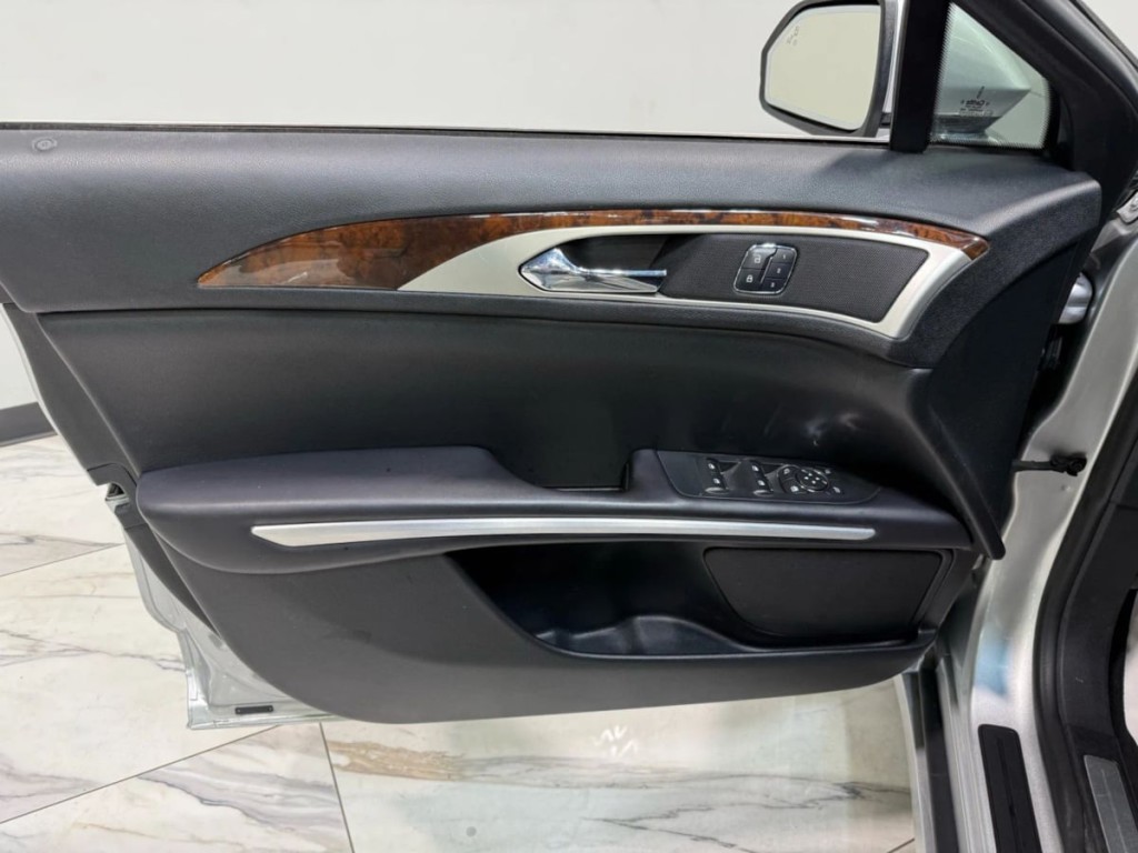 2016 Lincoln MKZ Image 11