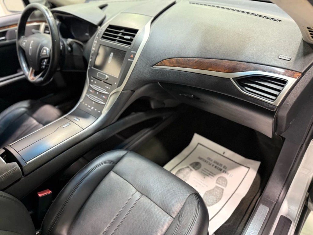 2016 Lincoln MKZ Image 25