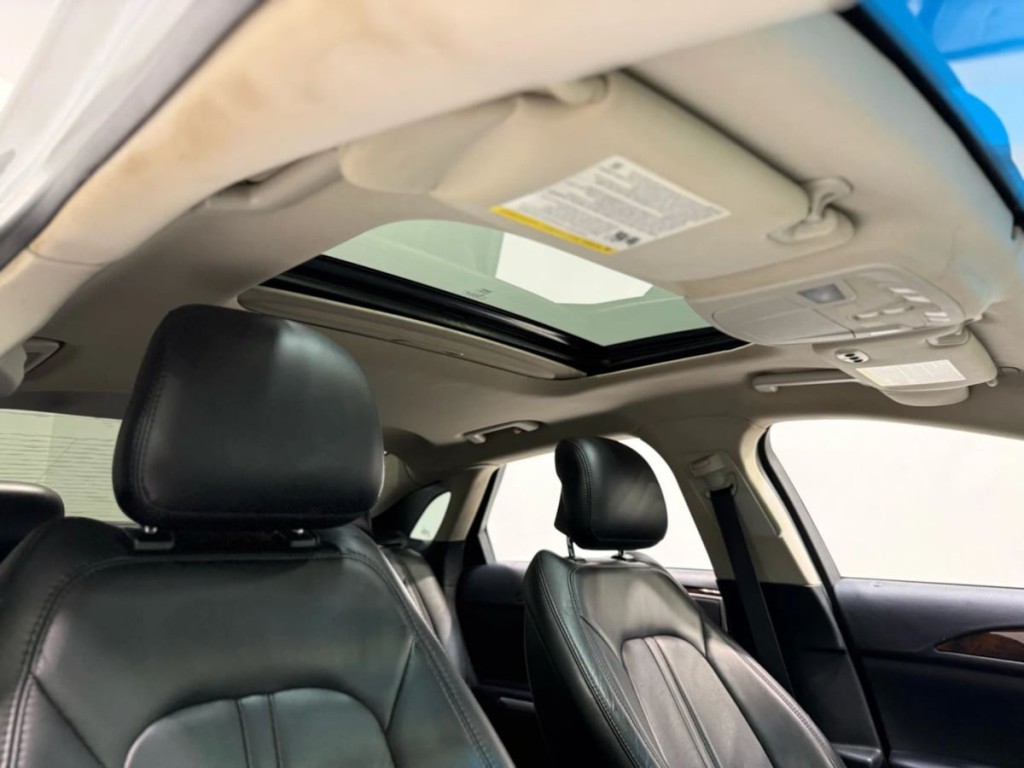 2016 Lincoln MKZ Image 28