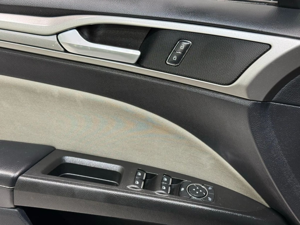 2019 Ford Fusion Image 12