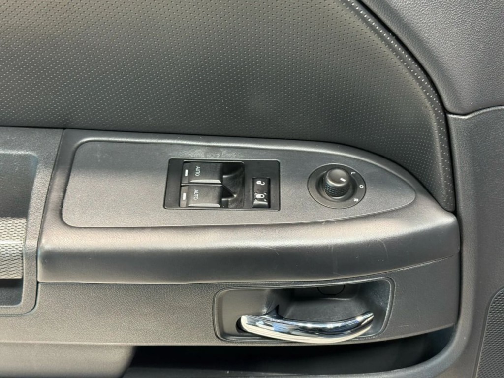 2013 Dodge Challenger Image 11