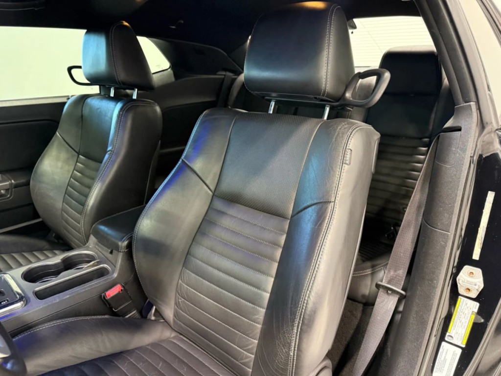 2013 Dodge Challenger Image 20