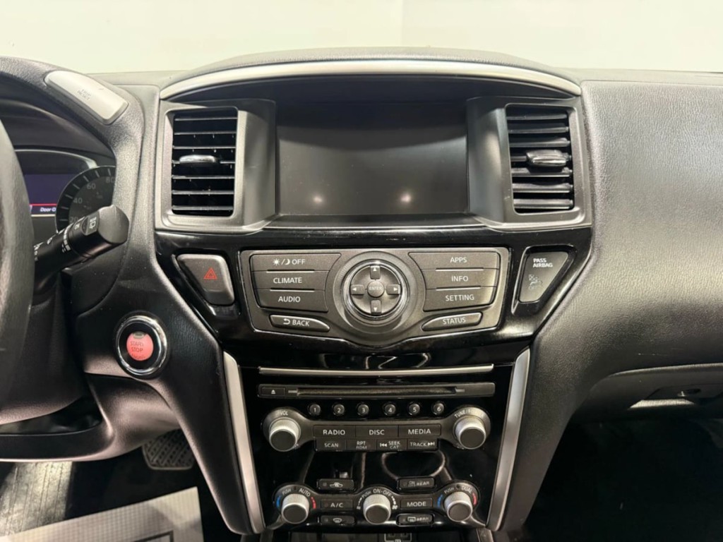 2018 Nissan Pathfinder Image 17