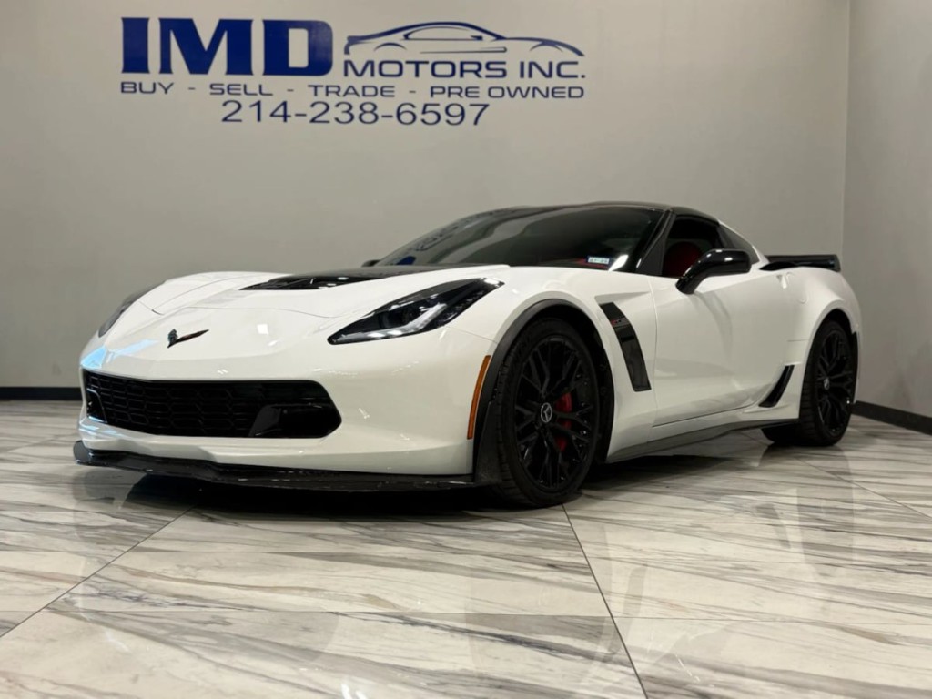 2015 Chevrolet Corvette Image 2