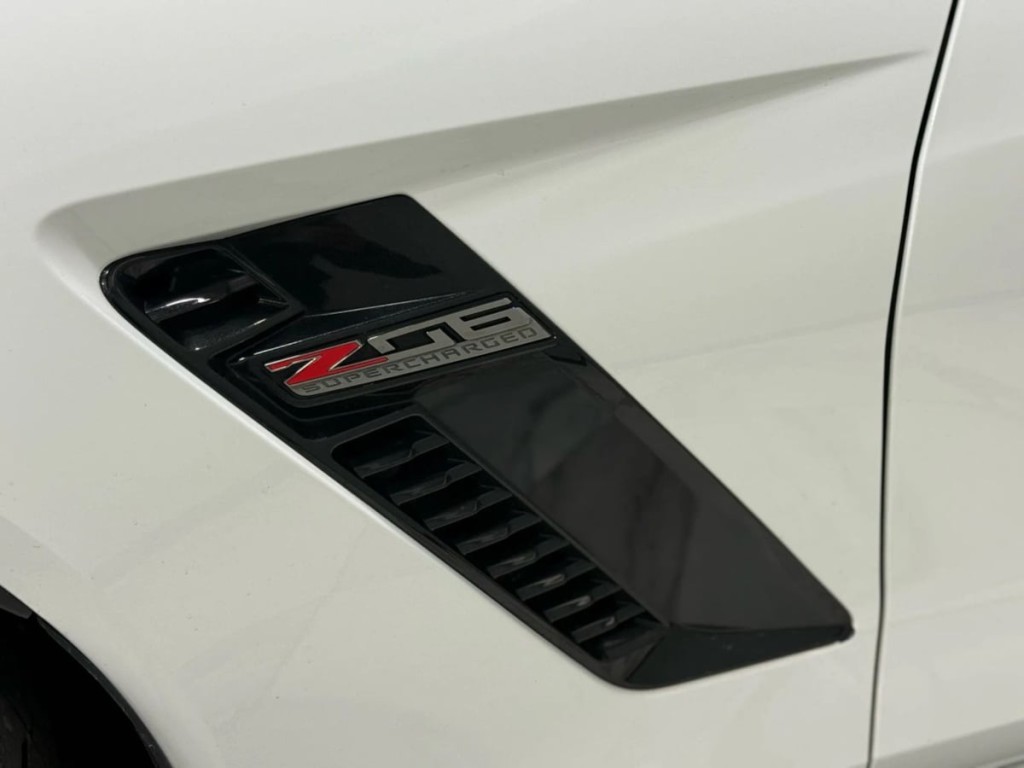 2015 Chevrolet Corvette Image 9