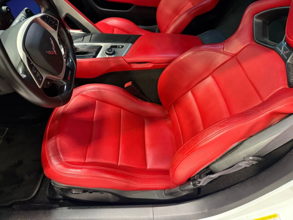 2015 Chevrolet Corvette Image 22