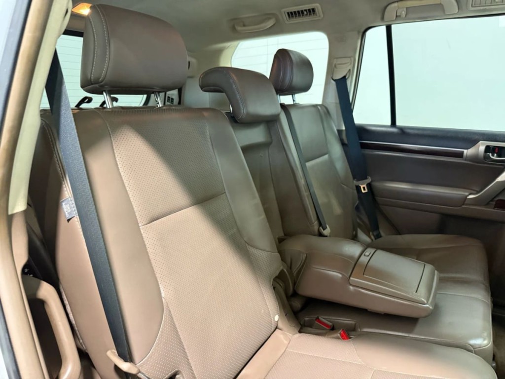 2015 Lexus GX 460 Image 31