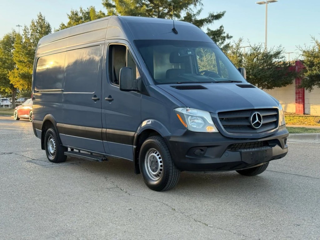 2018 Mercedes-Benz Worker Image 3