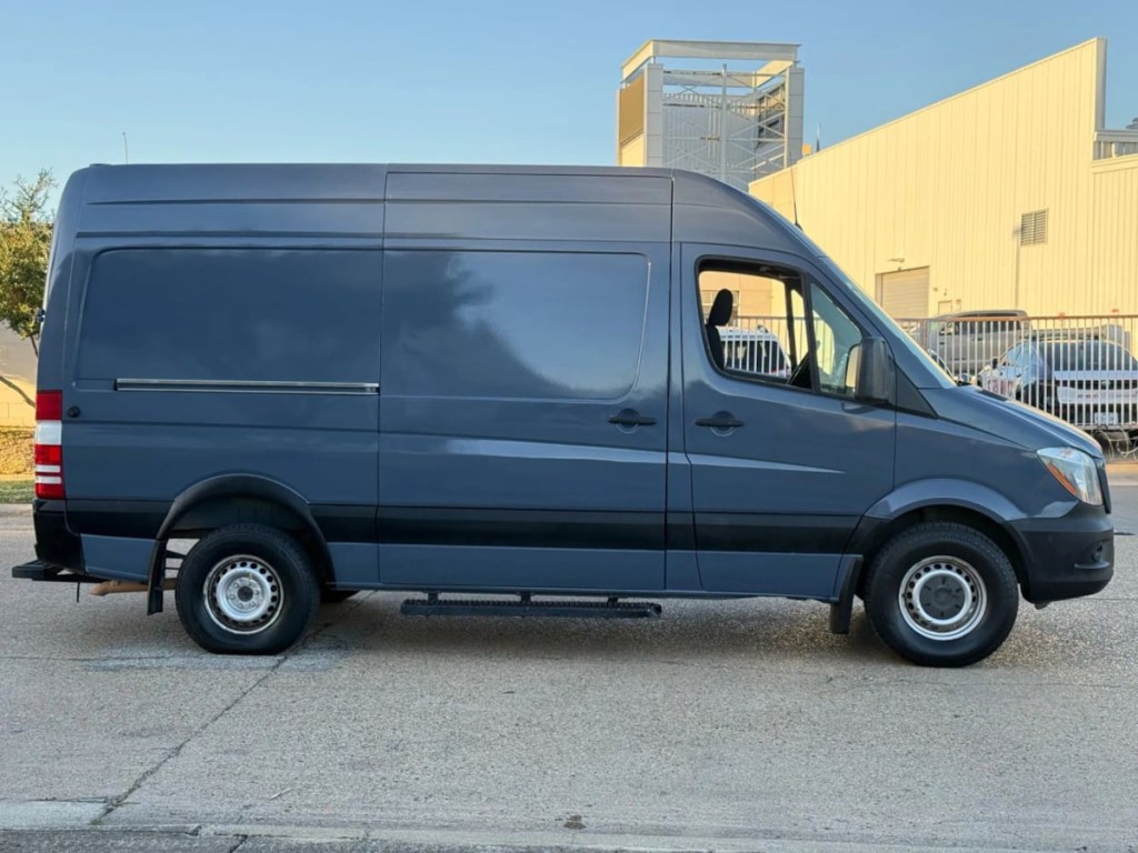 2018 Mercedes-Benz Worker Image 4