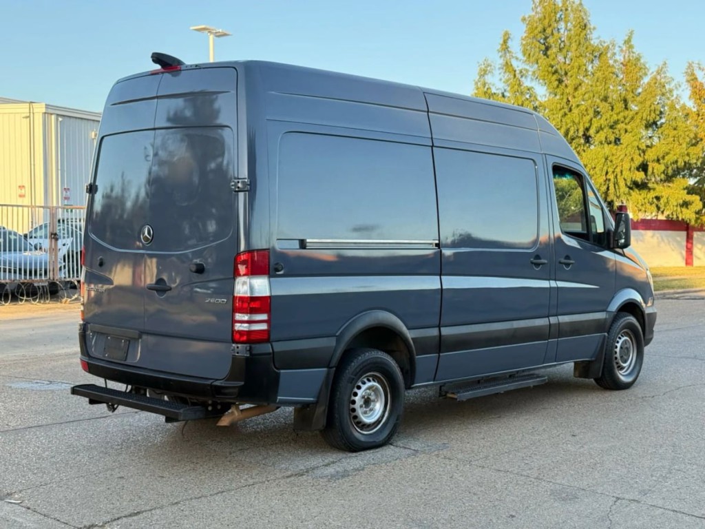 2018 Mercedes-Benz Worker Image 5