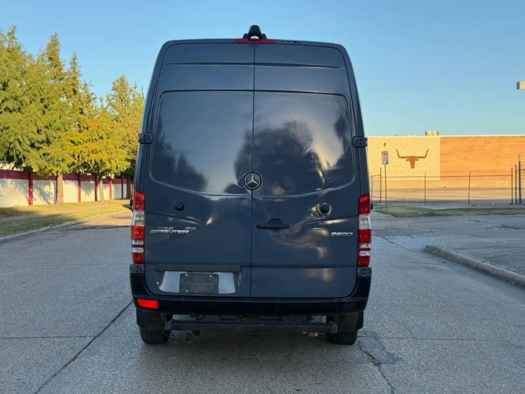 2018 Mercedes-Benz Worker Image 6