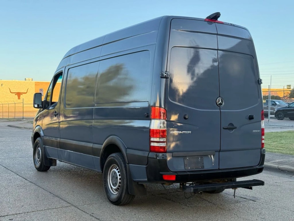 2018 Mercedes-Benz Worker Image 7