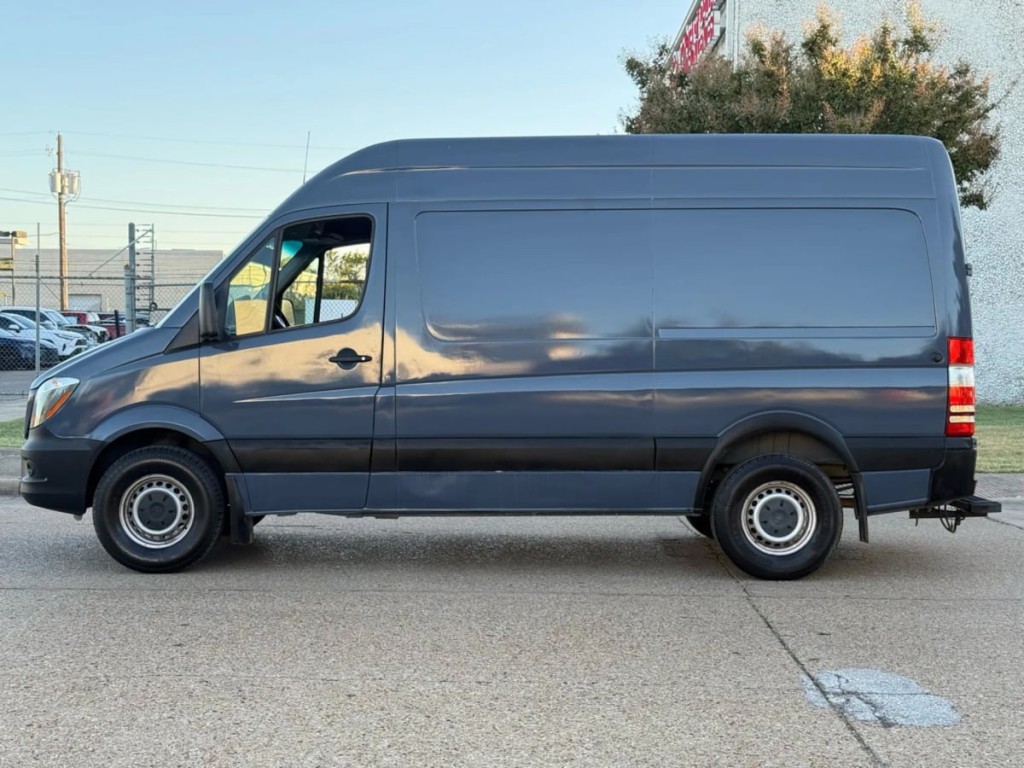 2018 Mercedes-Benz Worker Image 8