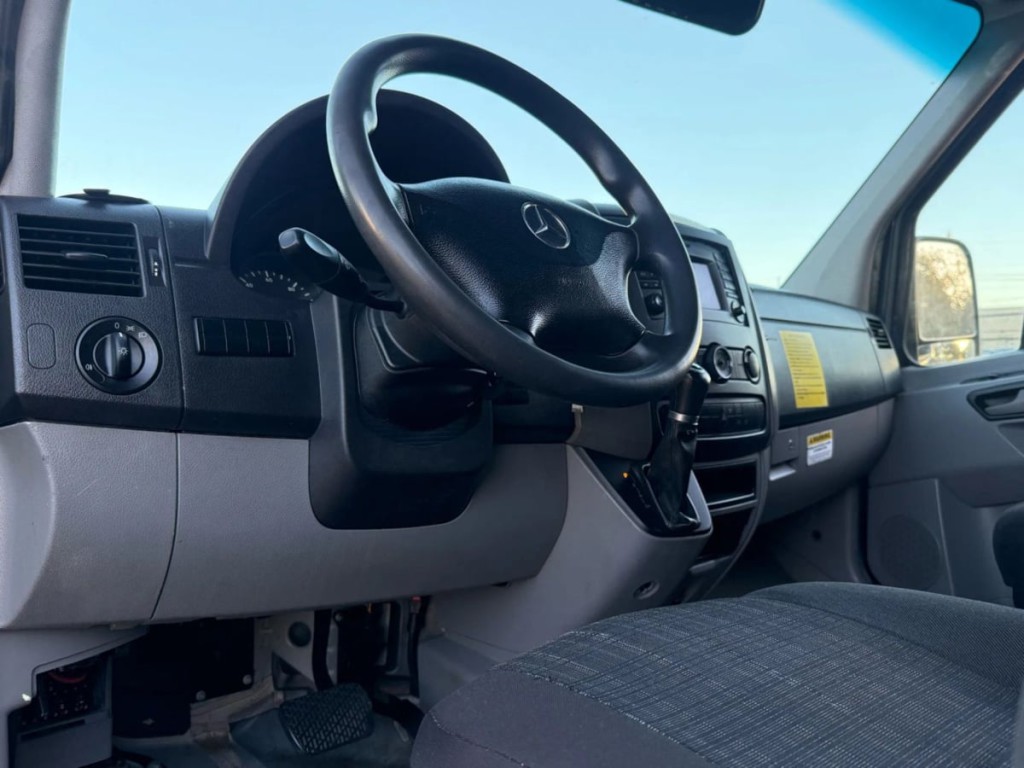 2018 Mercedes-Benz Worker Image 11