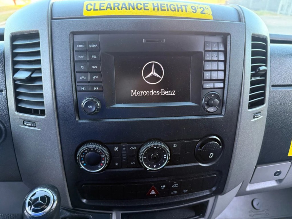 2018 Mercedes-Benz Worker Image 16