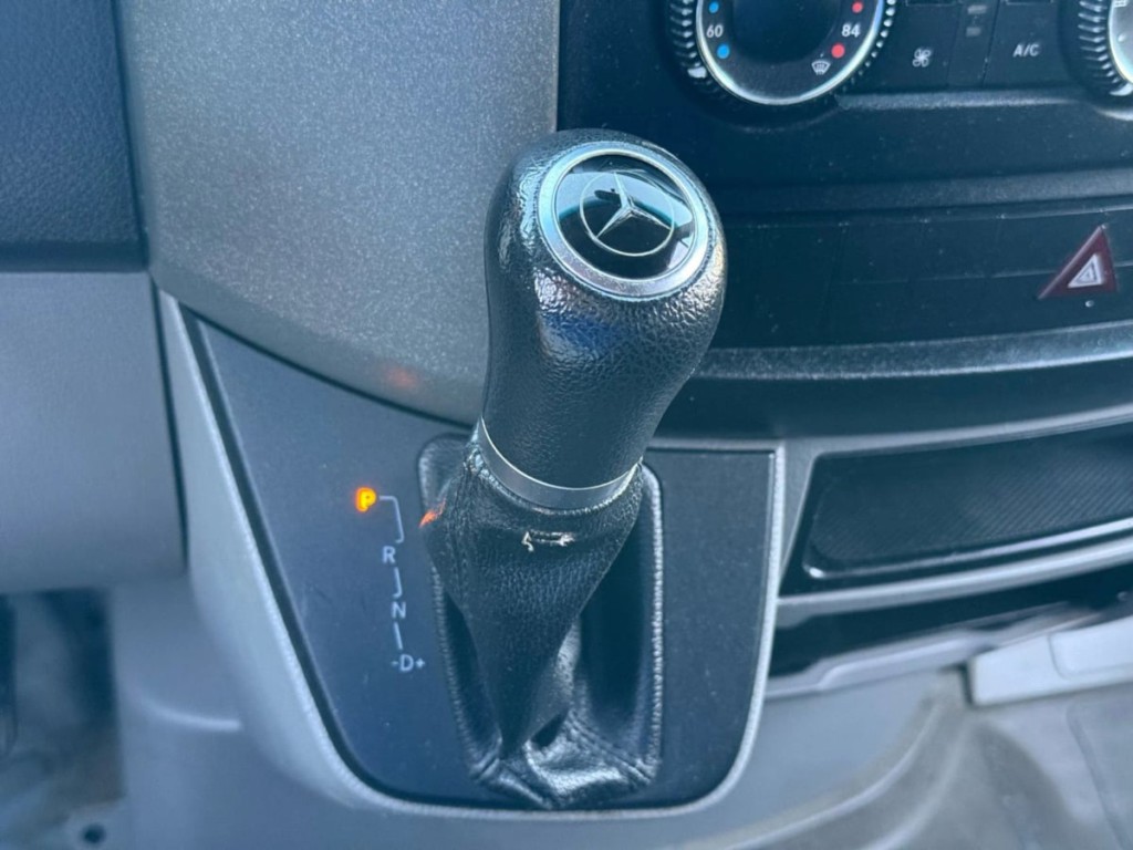 2018 Mercedes-Benz Worker Image 17