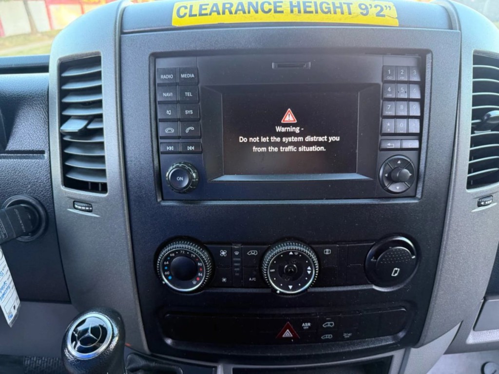 2018 Mercedes-Benz Worker Image 18