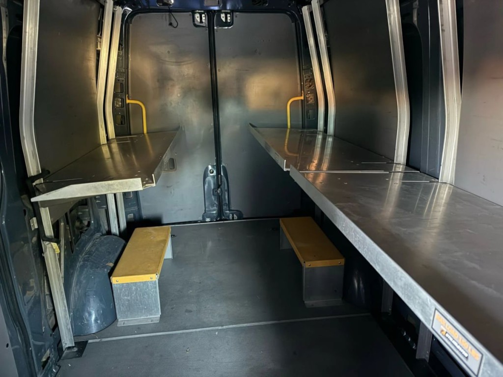 2018 Mercedes-Benz Worker Image 19