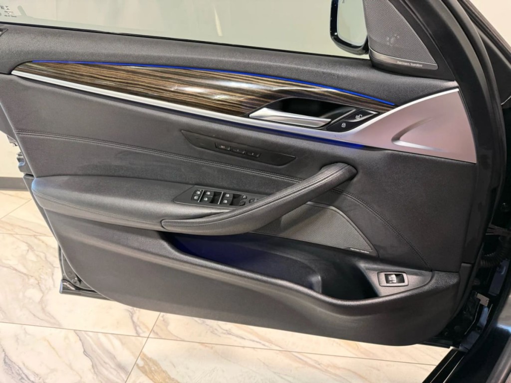 2019 BMW 5 Series Image 10