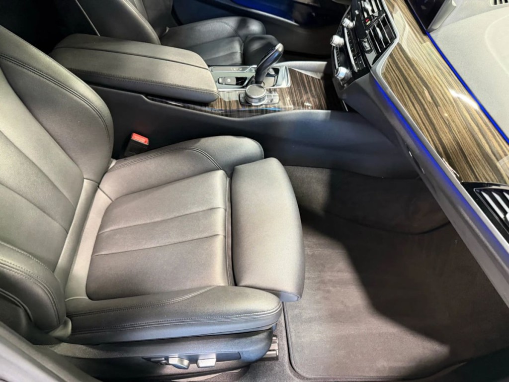 2019 BMW 5 Series Image 26