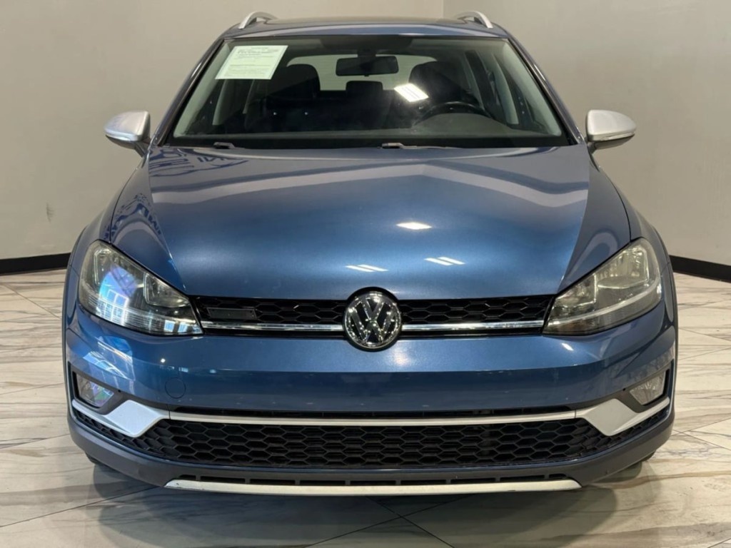 2018 Volkswagen Golf Image 3