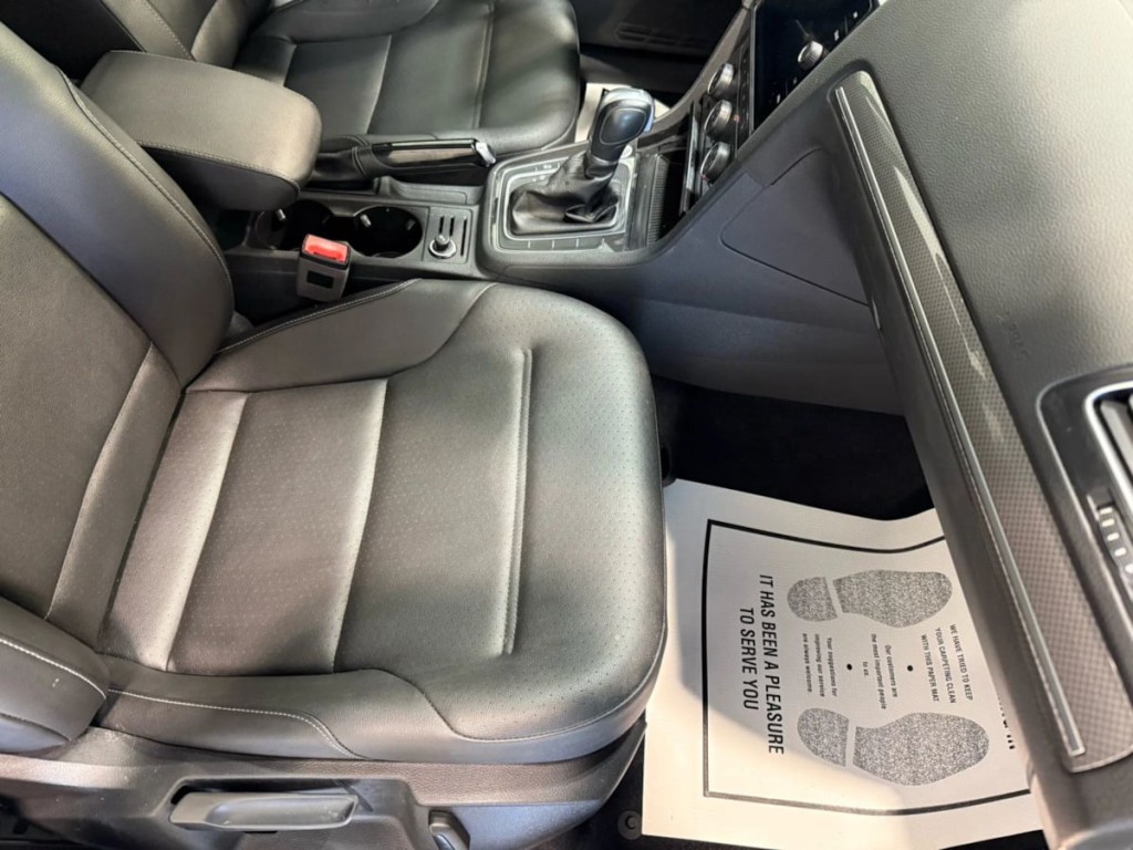 2018 Volkswagen Golf Image 17