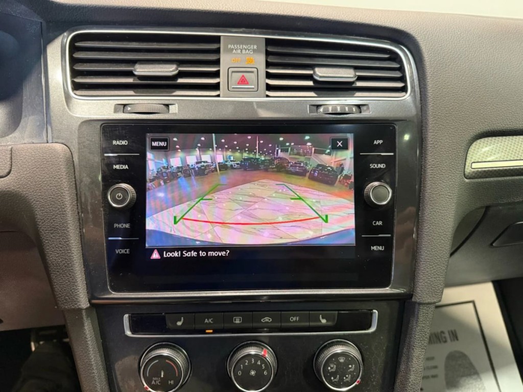 2018 Volkswagen Golf Image 30